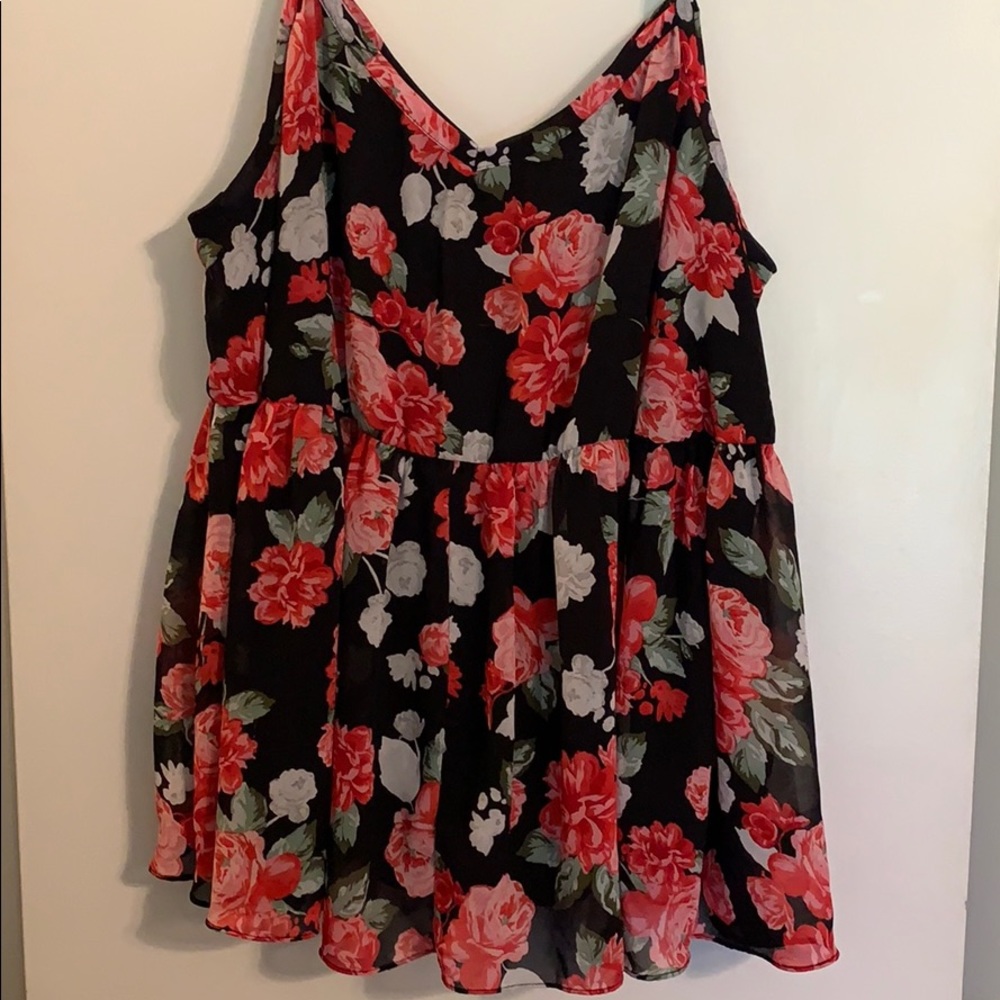 Torrid Woman’s Tank Top Size 1 Red&Black Flowers